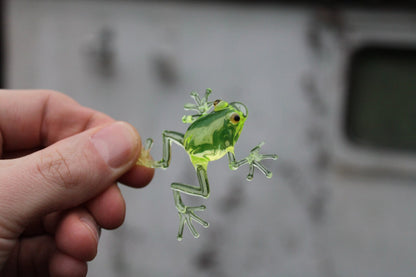 Handcrafted Luminous Frog – Uranium Glass Collectible