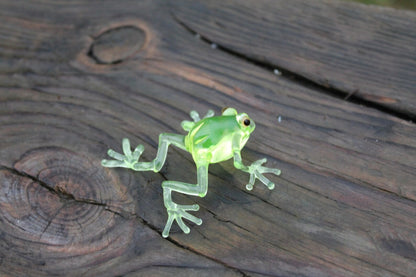 Handcrafted Luminous Frog – Uranium Glass Collectible