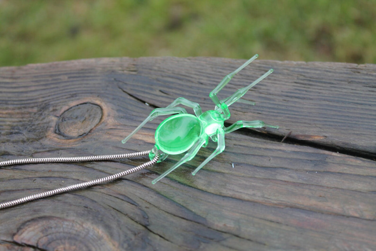 Fantasy Spider Pendant – Luminous Uranium Glass Jewelry