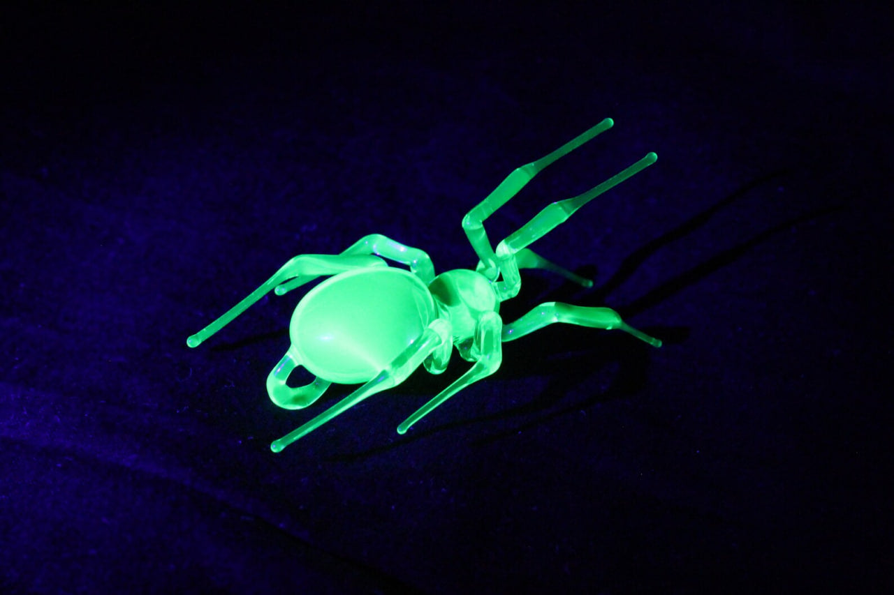 Fantasy Spider Pendant – Luminous Uranium Glass Jewelry