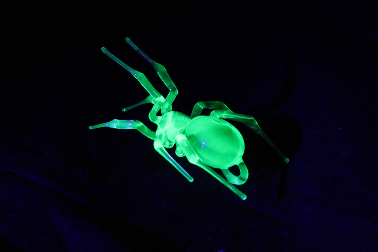 Fantasy Spider Pendant – Luminous Uranium Glass Jewelry