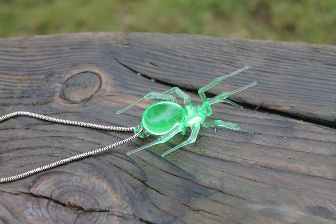 Fantasy Spider Pendant – Luminous Uranium Glass Jewelry