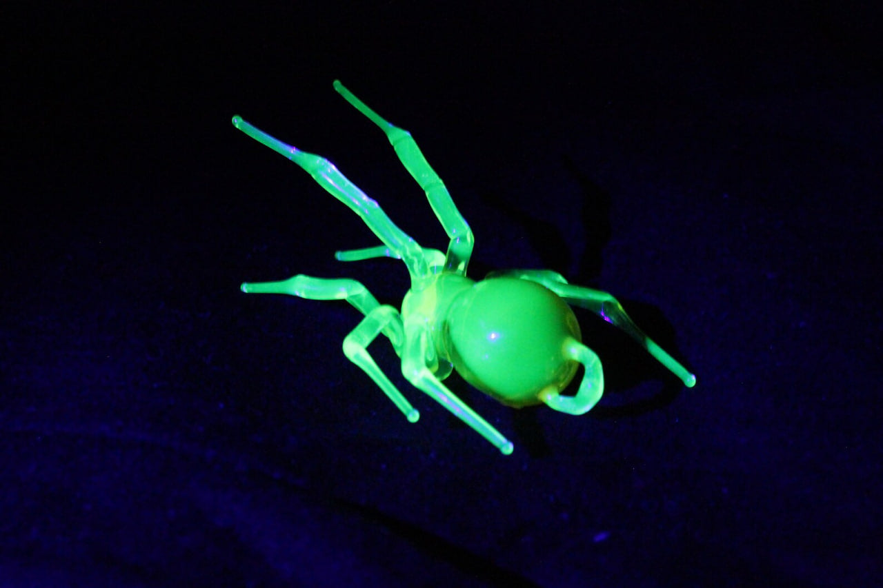 Glowing Uranium Glass Spider Pendant – Handmade UV Necklace