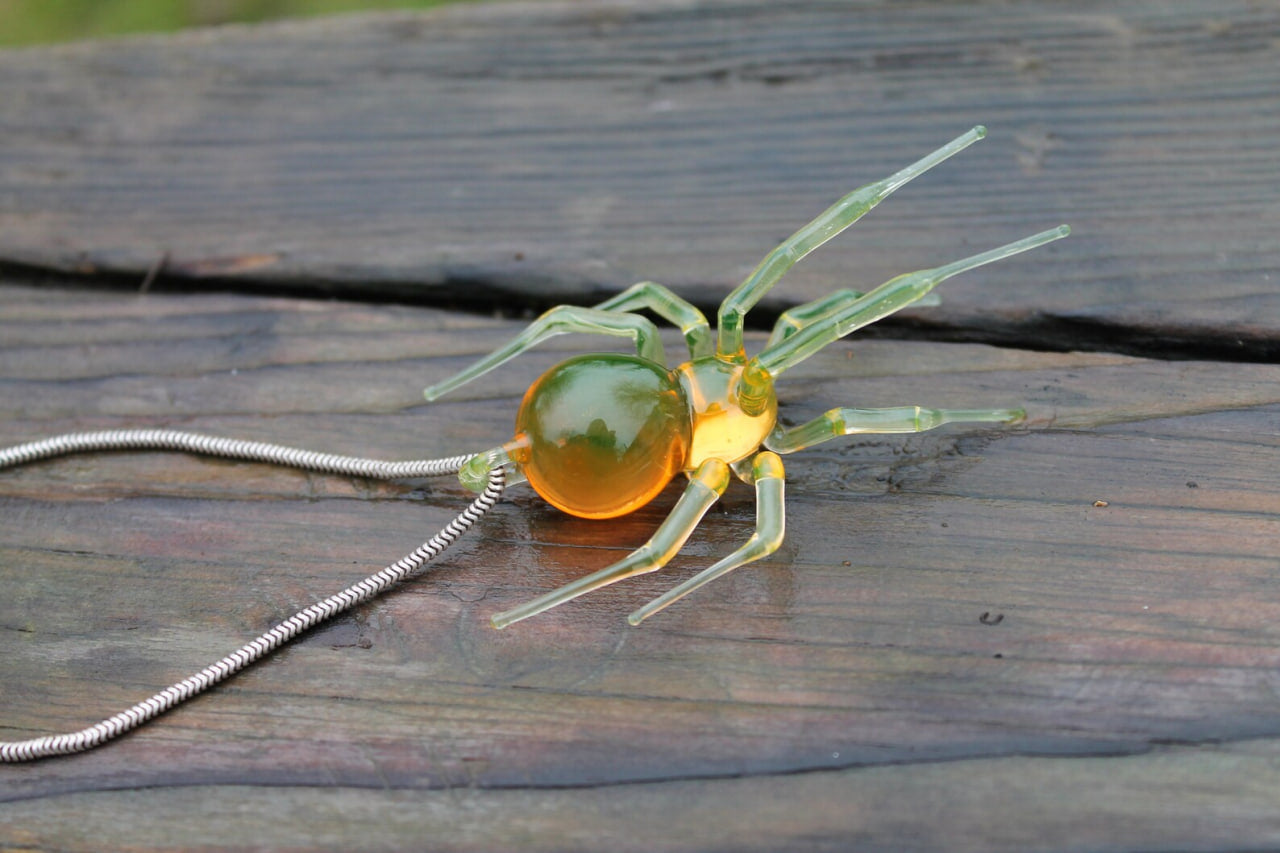 Glowing Uranium Glass Spider Pendant – Handmade UV Necklace