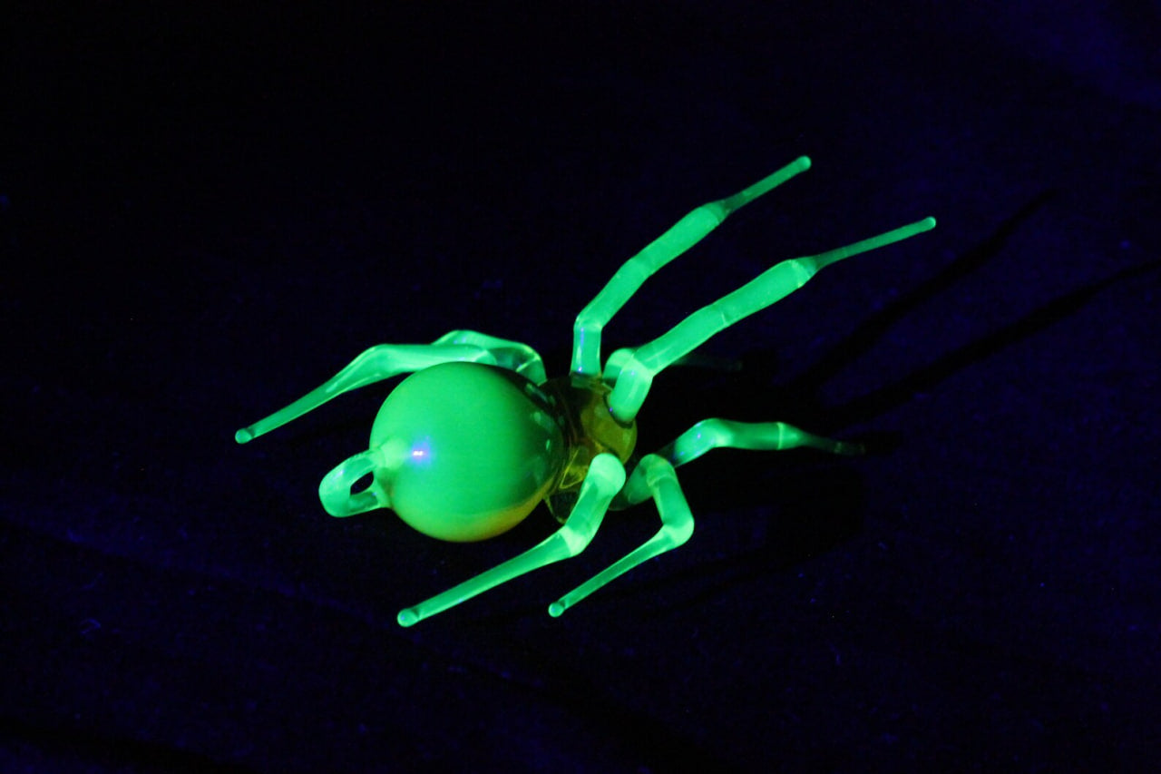 Glowing Uranium Glass Spider Pendant – Handmade UV Necklace