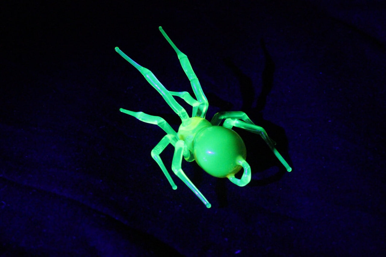 Glowing Uranium Glass Spider Pendant – Handmade UV Necklace