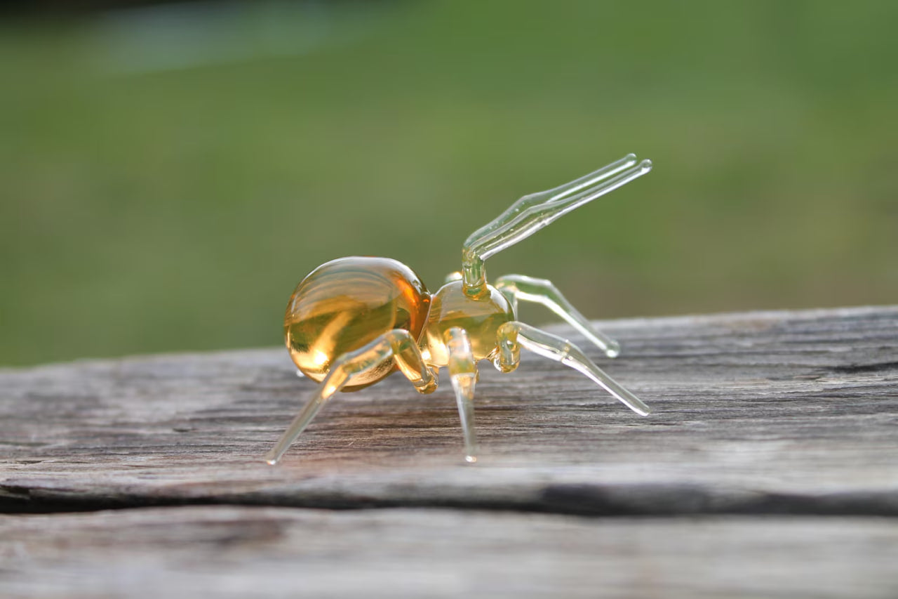 Tiny Glowing Spider Figurine – Uranium Glass Miniature Art
