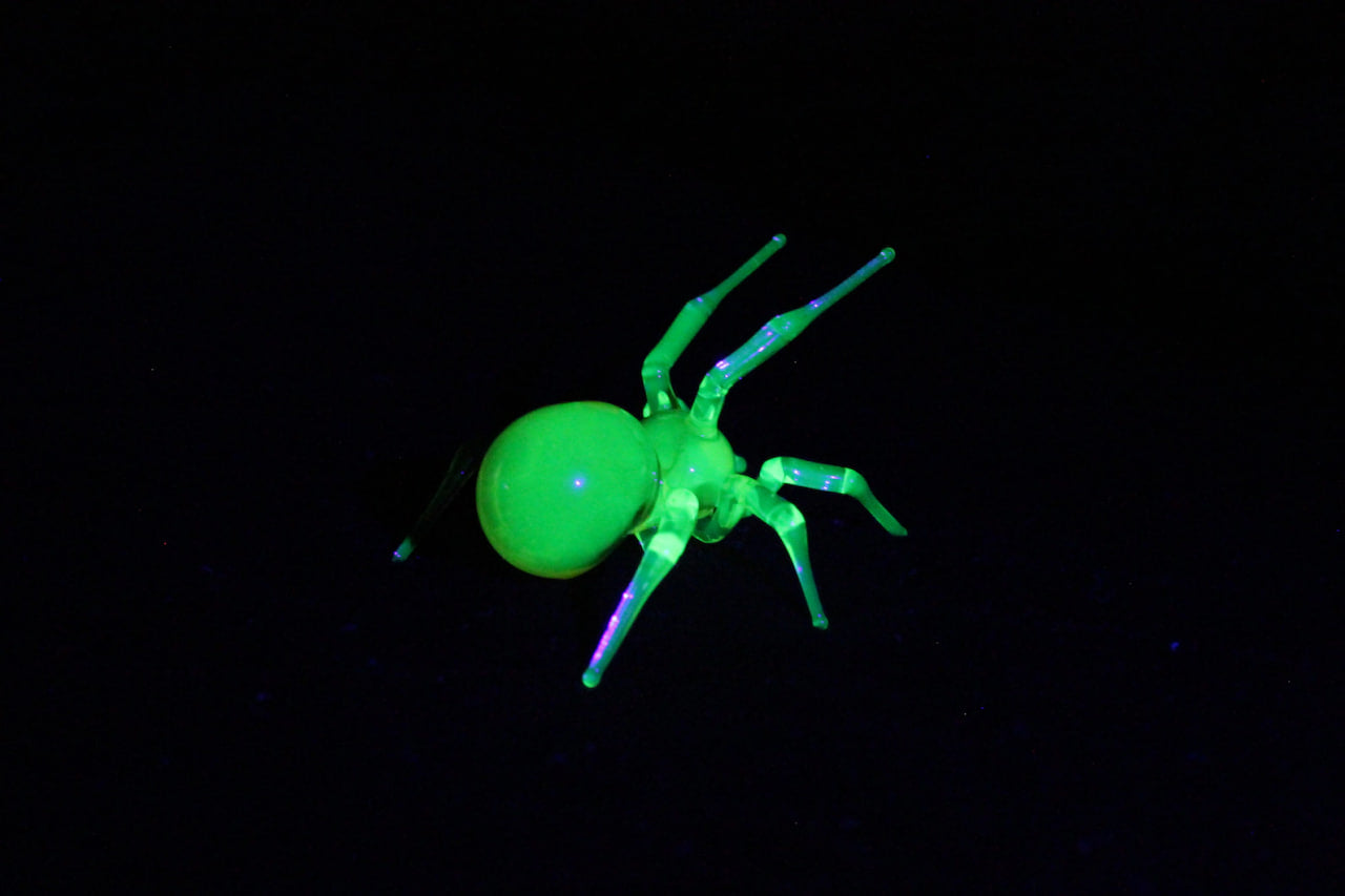 Tiny Glowing Spider Figurine – Uranium Glass Miniature Art