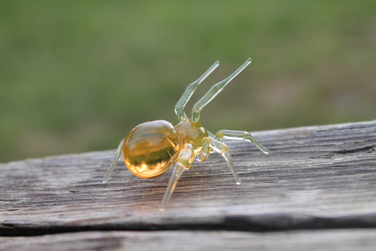 Tiny Glowing Spider Figurine – Uranium Glass Miniature Art