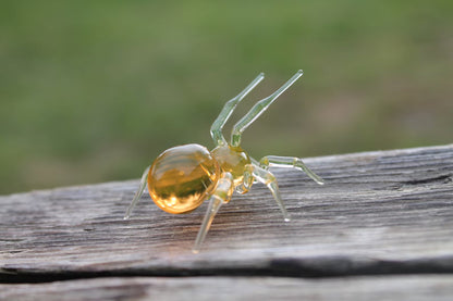 Tiny Glowing Spider Figurine – Uranium Glass Miniature Art