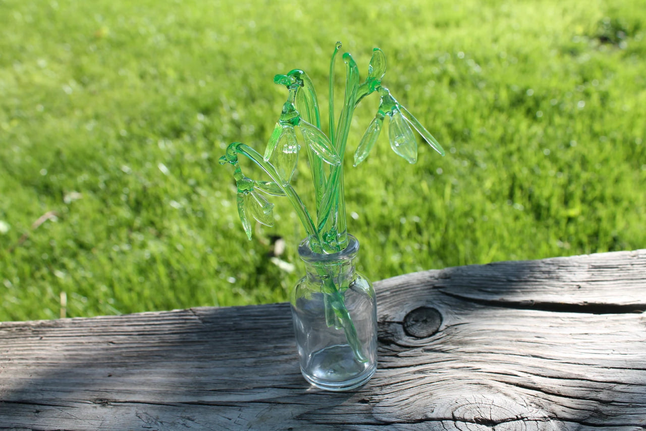 Uranium Glass Snowdrops Sculpture – Glowing Lampwork Flowers – Handmade Glass Bouquet