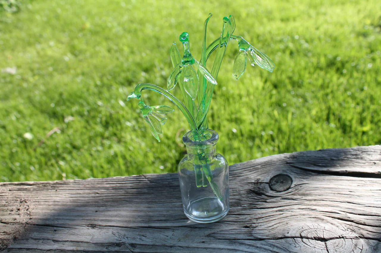Uranium Glass Snowdrops Sculpture – Glowing Lampwork Flowers – Handmade Glass Bouquet