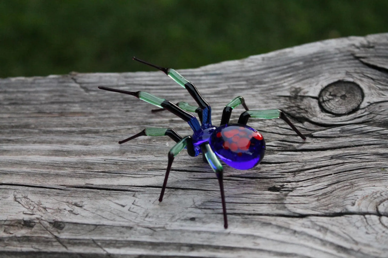 Colorful UV Reactive Spider Figurine – Uranium Glass Art
