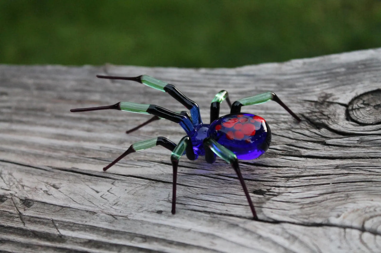 Colorful UV Reactive Spider Figurine – Uranium Glass Art