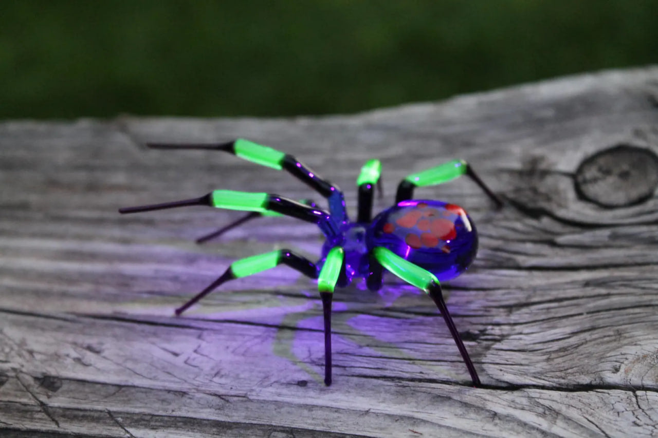 Colorful UV Reactive Spider Figurine – Uranium Glass Art