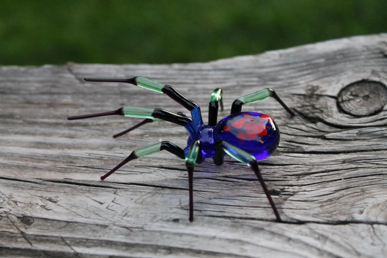 Colorful UV Reactive Spider Figurine – Uranium Glass Art