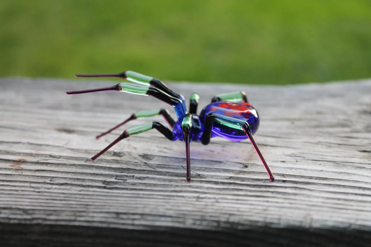 Colorful UV Reactive Spider Figurine – Uranium Glass Art