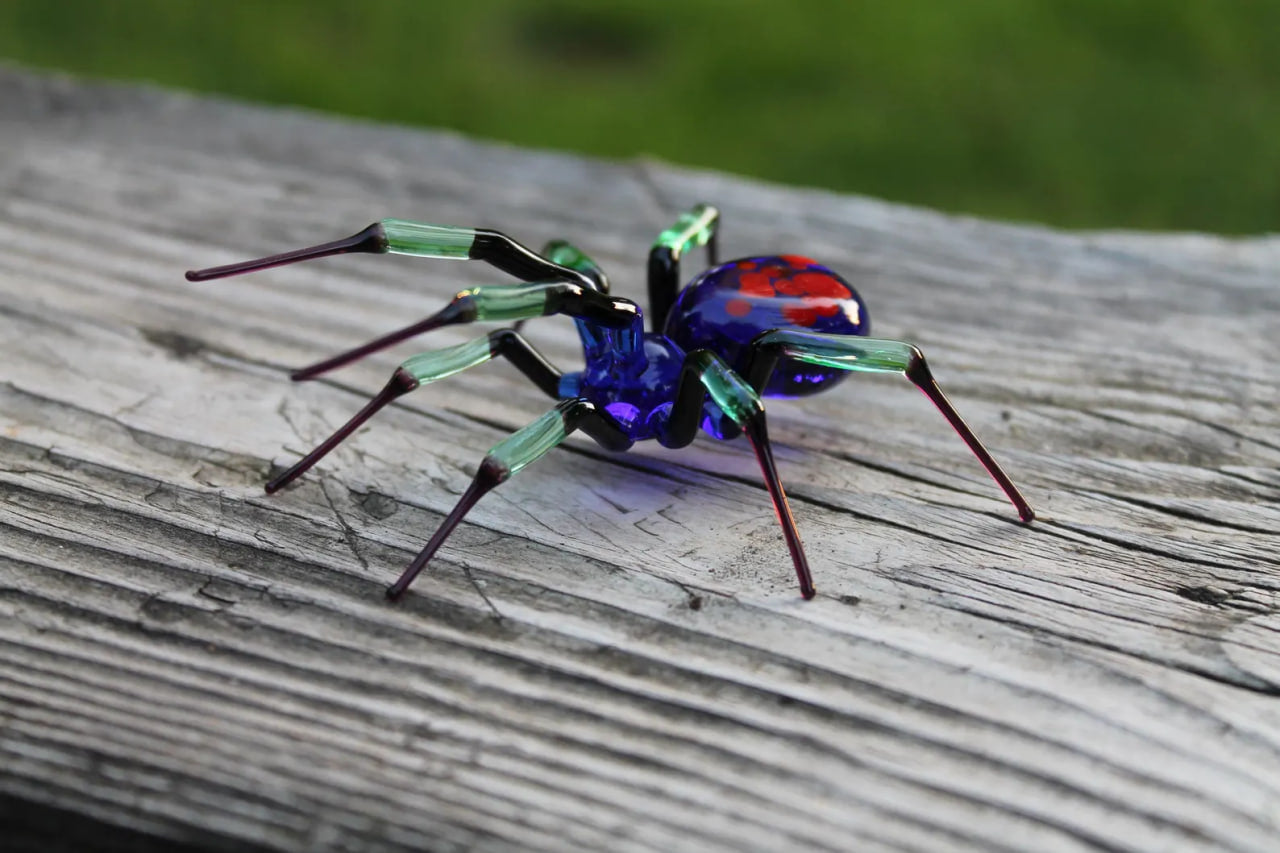 Colorful UV Reactive Spider Figurine – Uranium Glass Art