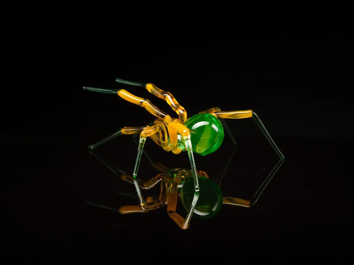 Handmade Uranium Glass Spider Figurine – Green Glowing UV Sculpture