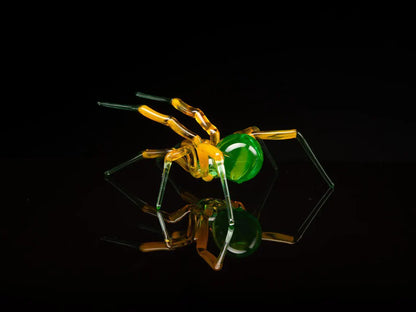 Uranium Glass Spider Figurine – Glowing Lampwork Sculpture, UV Reactive