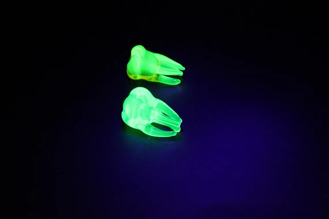 Uranium Glass Tooth Figurine UV Reactive Mini Glass Tooth Glow Under Black Light Handmade Dental Gift Tiny Glass Sculpture (Copy)
