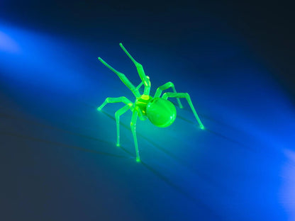 Uranium Glass Spider Figurine – Glowing Green Lampwork Spider – Handmade Gothic Halloween Decor – Creepy Cute UV Reactive Sculpture