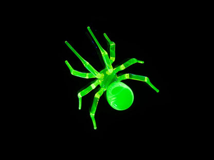 Uranium Glass Spider Figurine – Glowing Green Lampwork Spider – Handmade Gothic Halloween Decor – Creepy Cute UV Reactive Sculpture