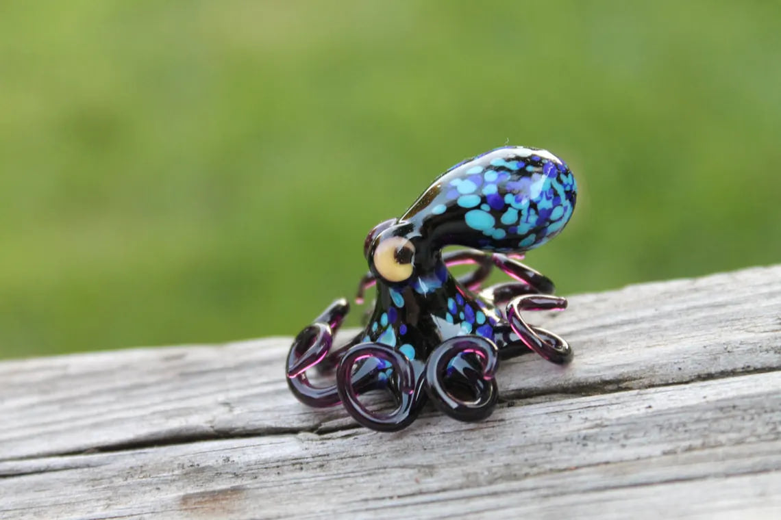 Purple Blue Handmade Glass Octopus Figurine – Blue & Pink Lampwork Animal – Miniature Sea Creature – Ocean Decor – Unique Gift for Marine