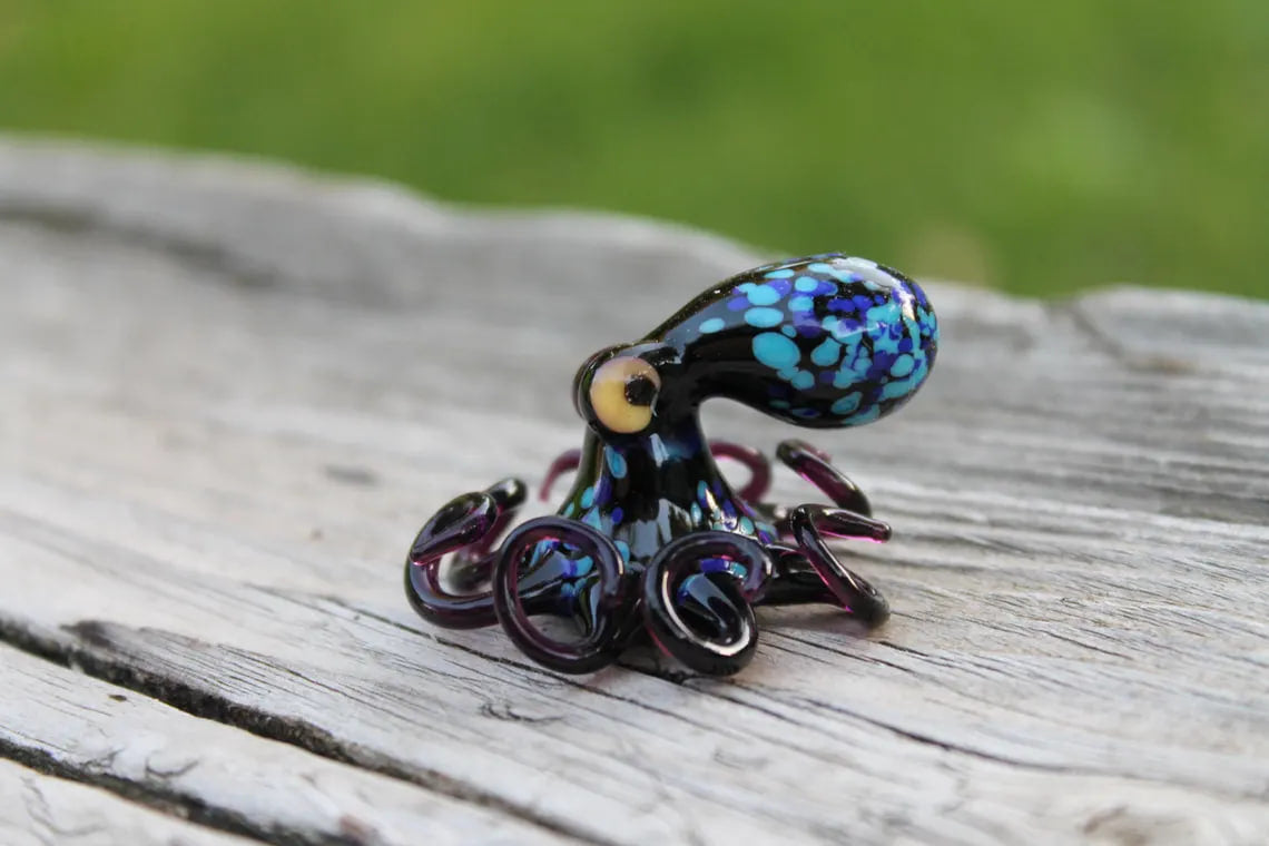 Purple Blue Handmade Glass Octopus Figurine – Blue & Pink Lampwork Animal – Miniature Sea Creature – Ocean Decor – Unique Gift for Marine