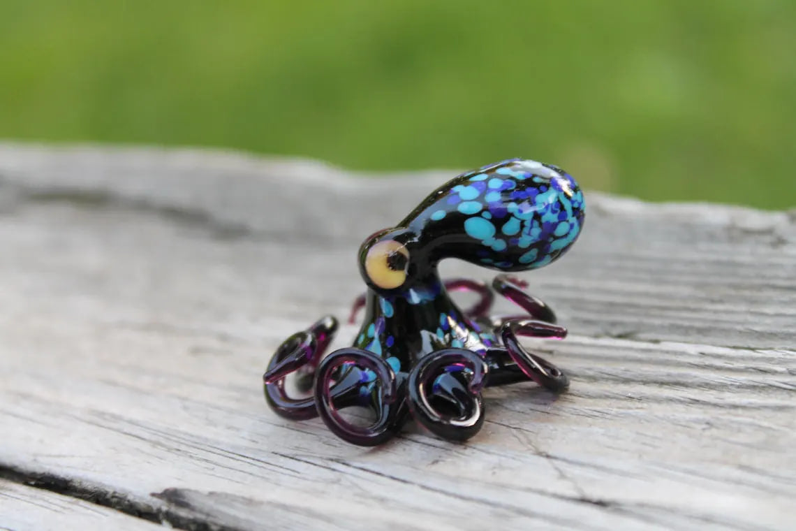 Purple Blue Handmade Glass Octopus Figurine – Blue & Pink Lampwork Animal – Miniature Sea Creature – Ocean Decor – Unique Gift for Marine