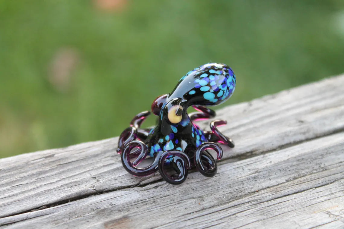 Purple Blue Handmade Glass Octopus Figurine – Blue & Pink Lampwork Animal – Miniature Sea Creature – Ocean Decor – Unique Gift for Marine