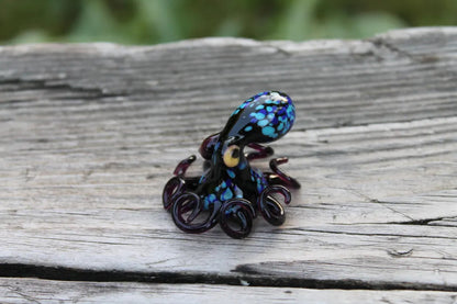 Purple Blue Handmade Glass Octopus Figurine – Blue & Pink Lampwork Animal – Miniature Sea Creature – Ocean Decor – Unique Gift for Marine