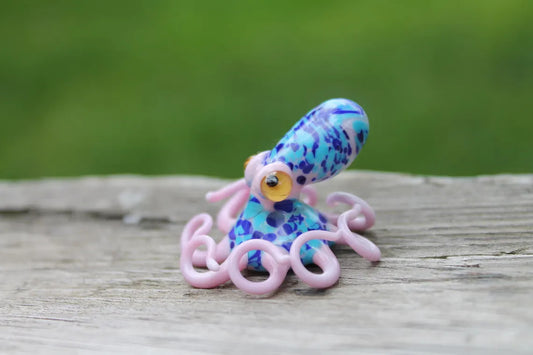 Handmade Glass Octopus Figurine – Blue & Pink Lampwork Animal – Miniature Sea Creature – Ocean Decor – Unique Gift for Marine Lovers