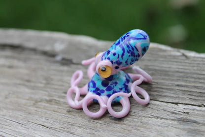 Handmade Glass Octopus Figurine – Blue & Pink Lampwork Animal – Miniature Sea Creature – Ocean Decor – Unique Gift for Marine Lovers