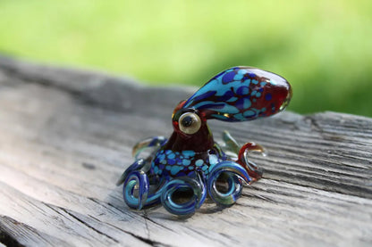 Red & Deep Blue Blown Glass Octopus – Lampwork Kraken Figurine – Ocean Octopus Sculpture – Miniature Sea Animal – Nautical Glass Decor