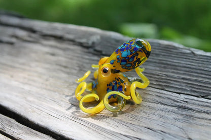 Blue & Yellow Blown Glass Octopus – Lampwork Kraken Figurine – Ocean Miniature – Sea Animal Sculpture – Nautical Decor Gift Idea