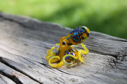 Blue & Yellow Blown Glass Octopus – Lampwork Kraken Figurine – Ocean Miniature – Sea Animal Sculpture – Nautical Decor Gift Idea