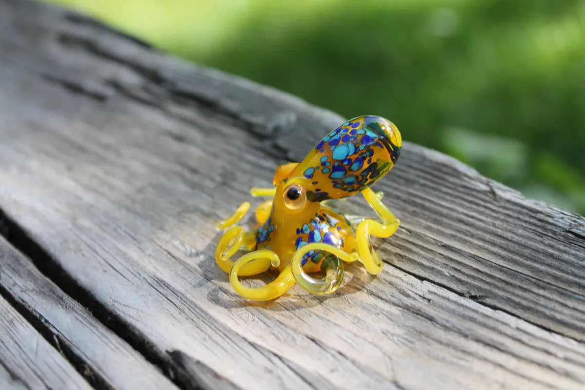Blue & Yellow Blown Glass Octopus – Lampwork Kraken Figurine – Ocean Miniature – Sea Animal Sculpture – Nautical Decor Gift Idea