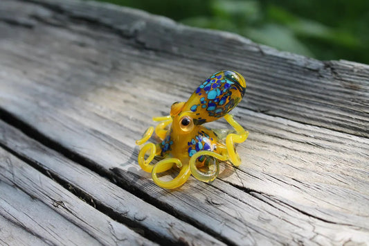 Blue & Yellow Blown Glass Octopus – Lampwork Kraken Figurine – Ocean Miniature – Sea Animal Sculpture – Nautical Decor Gift Idea