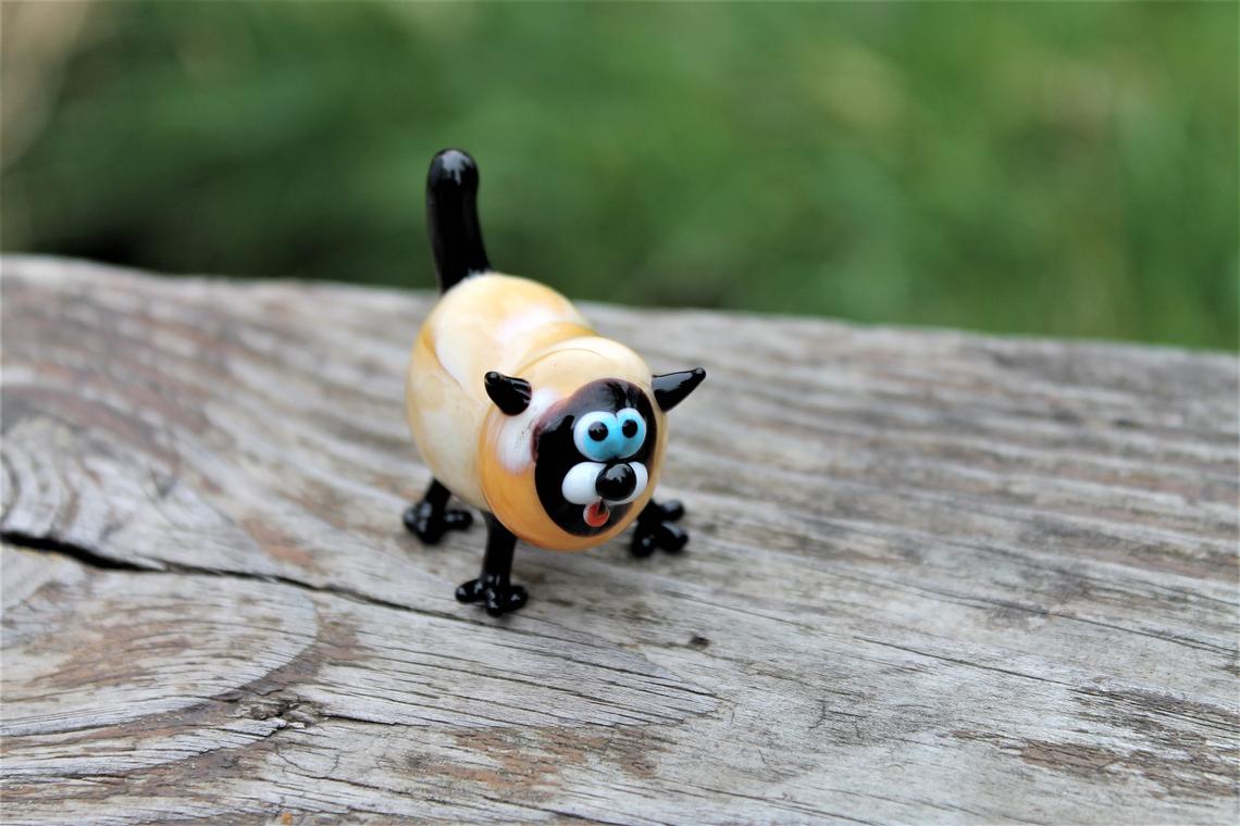 Siamese Style Murano Glass Cat Figurine – Handmade Collectible