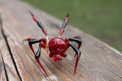Red Skull Spider Figurine In Glass – Lampwork Horror Collectible