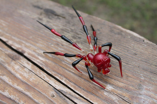 Red Skull Spider Figurine In Glass – Lampwork Horror Collectible