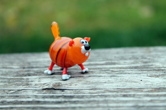 Playful Orange Tabby Glass Cat Figurine – Mini Lampwork Animal