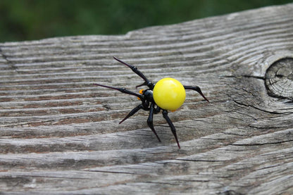 Mini Yellow Glass Spider – Handcrafted Murano Figurine