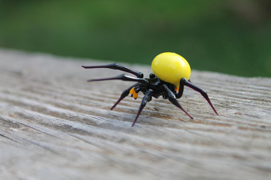 Mini Yellow Glass Spider – Handcrafted Murano Figurine