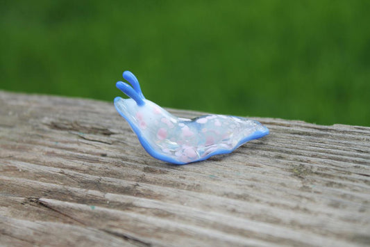 Pastel Pink And Blue Murano Sea Slug Figurine – Miniature Slug Art