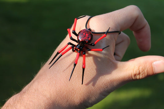 Red And Black Glass Spider Pendant – Murano Gothic Jewelry