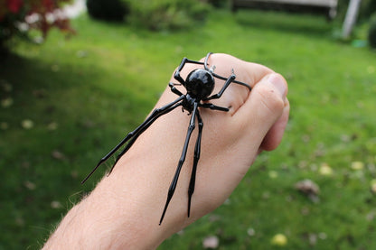 Minimalist Clear Spider Necklace – Transparent Glass Pendant Art