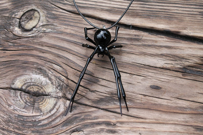 Minimalist Clear Spider Necklace – Transparent Glass Pendant Art