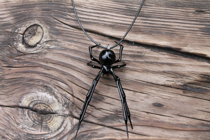 Minimalist Clear Spider Necklace – Transparent Glass Pendant Art